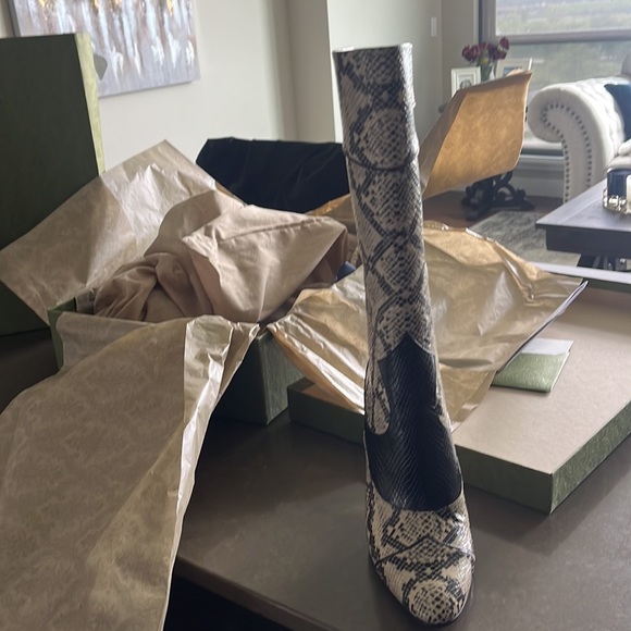 ***BRAND NEW GUCCI Python Leather Heeled Boots - Picture 5 of 13